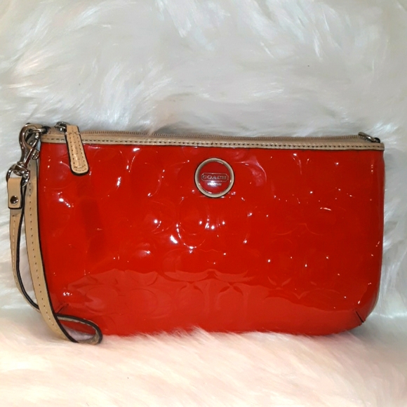 L@@K- Rare~COACH "Peyton" Large Striking Red Signature Embossed Leather Wristlet - Picture 12 of 16